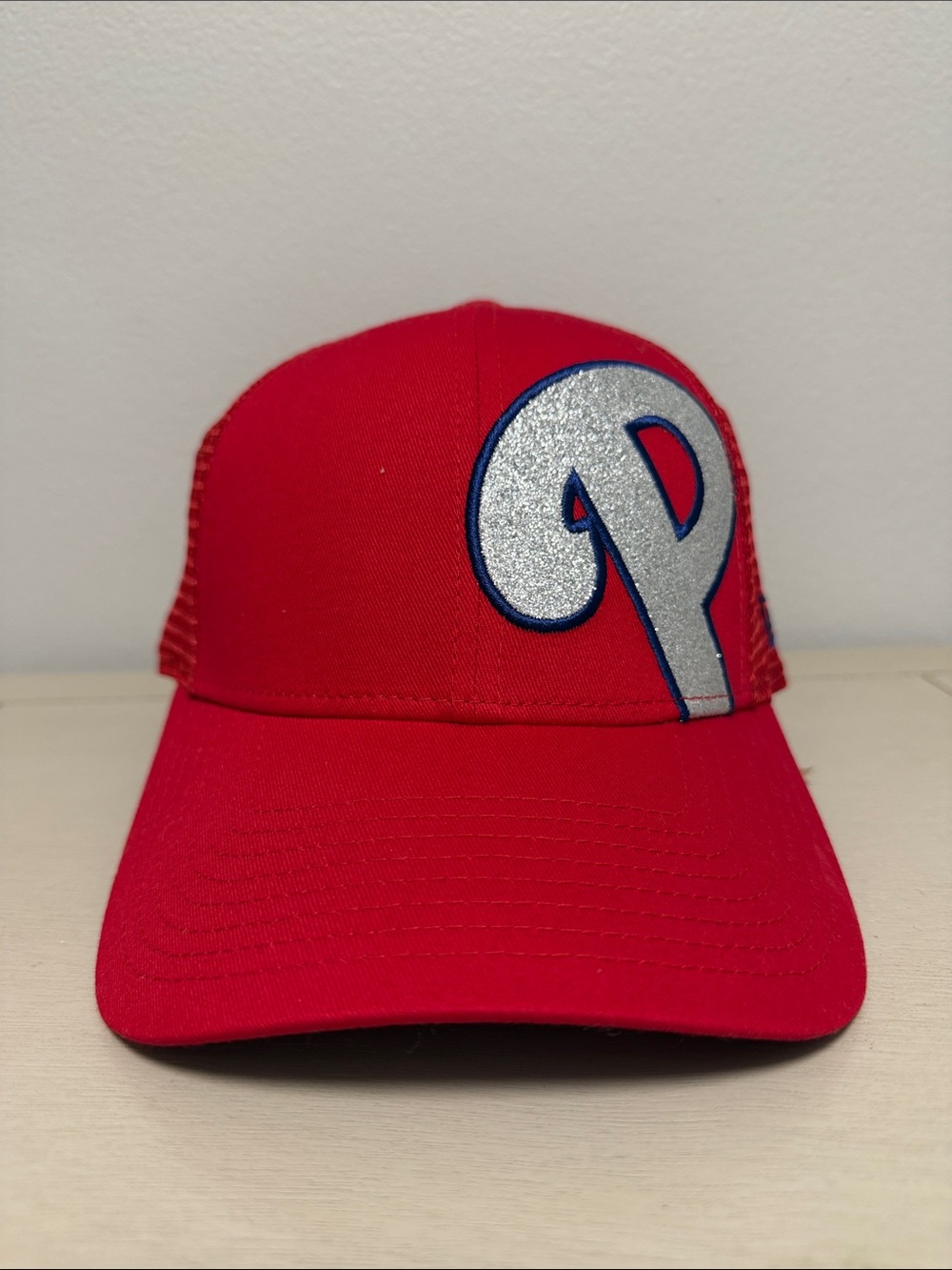 Philadelphia Phillies Glitter Sparkle P New Era 9FORTY Women’s Red Trucker Hat